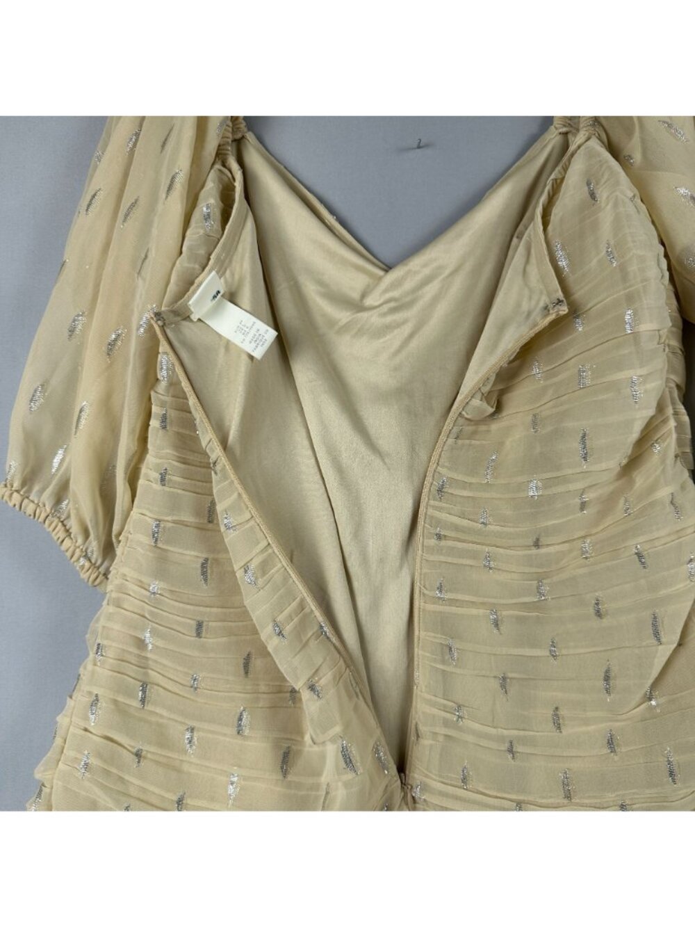H&M Mini Dress Size Large Beige Ruched Metallic Chiffon V Neck Puff Sleeves - Picture 6 of 14